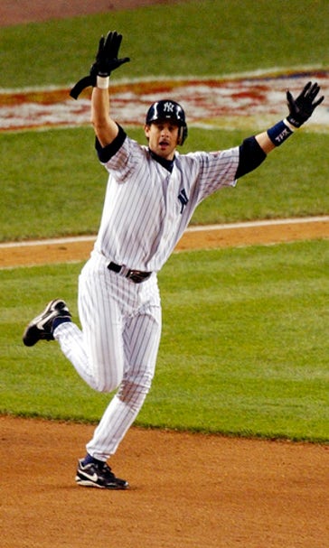 Yanks finalize hiring of 'polished communicator' Aaron Boone
